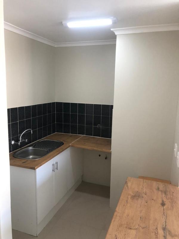 To Let 1 Bedroom Property for Rent in Kenilworth Western Cape